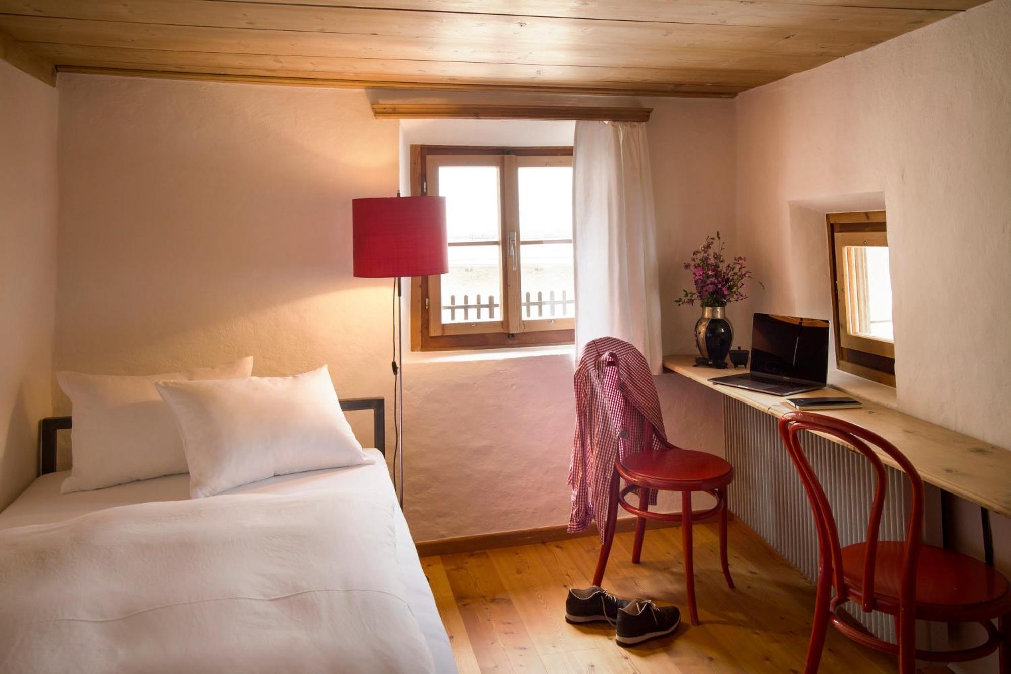 Hotel Chasa Chalavaina Müstair Zimmer foto